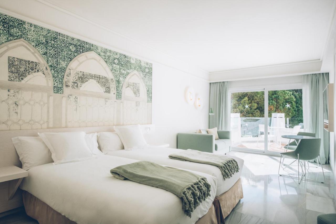 Quarto Duplo com Vista Piscina