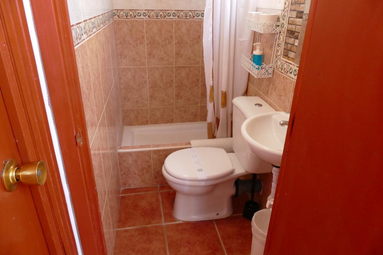 Single Room Shared Shower Toilet,664650306:JPEG