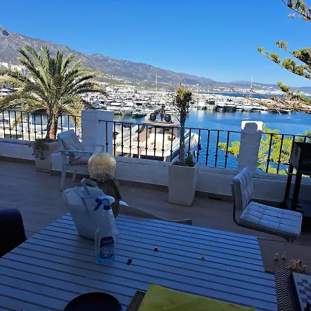 Front Suite With Large Jacuzzi, Double Bed And Sofabed, Overlooking Largest Yachts-2
