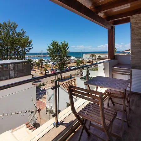 Room In Guest Room - Private Room With Beautiful Sea View-2
